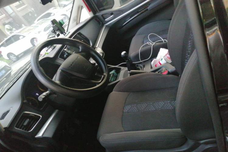 Used FORTHING Lingzhi 2023 M5L 1.6L Comfort 9-Seater Left Front Seat