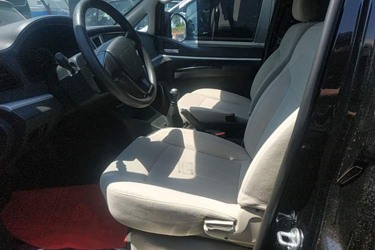 Used FORTHING Lingzhi 2023 M5L 1.6L Base Model 5 Seats Left Front Seat