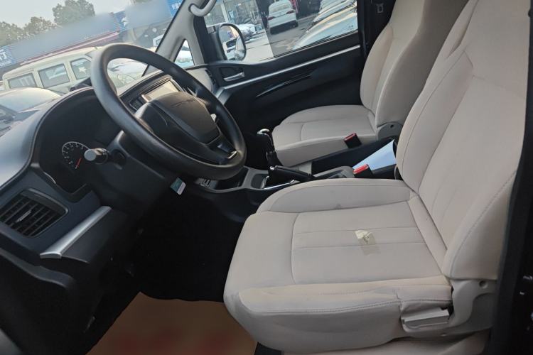 Used FORTHING Lingzhi 2023 M5L 1.6L Base Model 7 Seats Left Front Seat