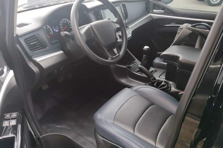 Used FORTHING Lingzhi 2023 M5L 1.6L Base Model 7 Seats Left Front Seat