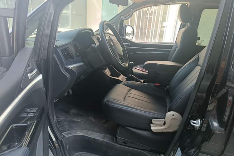 Used FORTHING Lingzhi 2023 M5L 1.6L Base Model 7 Seats Left Front Seat