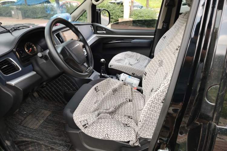 Used FORTHING Lingzhi 2023 M5L 1.6L Comfort 9-Seater Left Front Seat