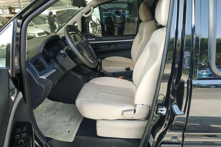 Used FORTHING Lingzhi 2023 M5L 1.6L Base Model 7 Seats Left Front Seat
