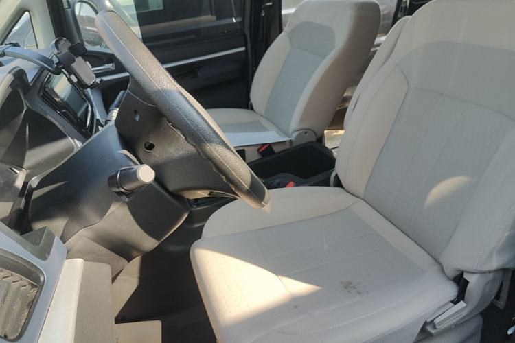 Used FORTHING Lingzhi 2023 M5L 1.6L Base Model 7 Seats Left Front Seat