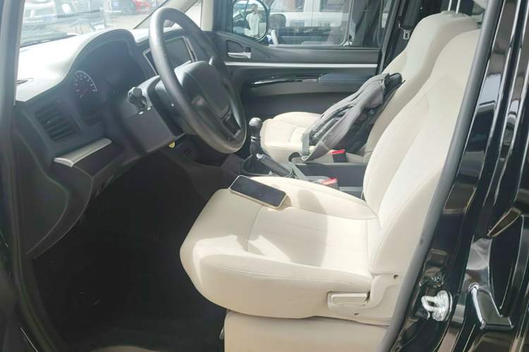 Used FORTHING Lingzhi 2023 M5 1.6L Practical Model 5 Seats Left Front Seat