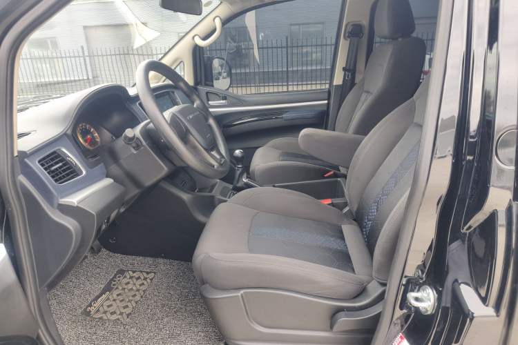 Used FORTHING Lingzhi 2023 M5L 1.6L Comfort 9-Seater Left Front Seat