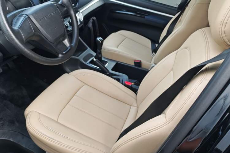 Used FORTHING Lingzhi 2023 M5L 1.6L Base Model 7 Seats Left Front Seat