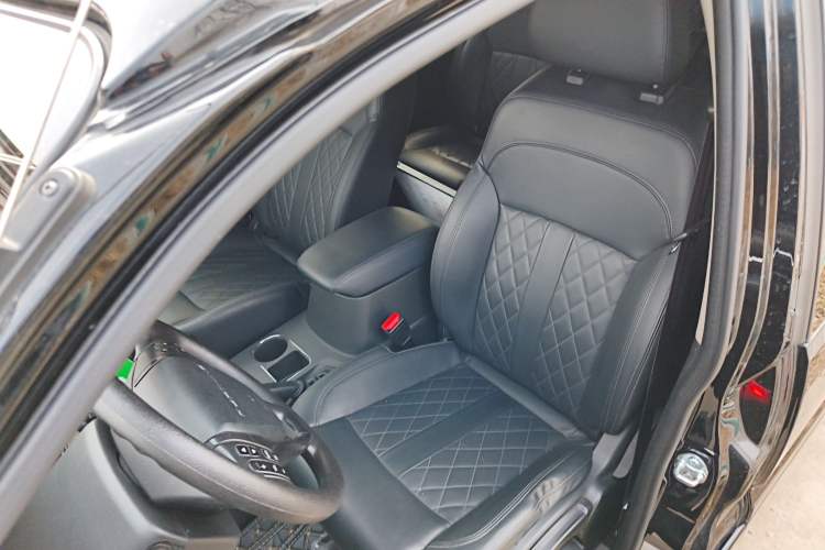 Used FORTHING Lingzhi 2023 M5L 1.6L Luxury 7-Seater Left Front Seat