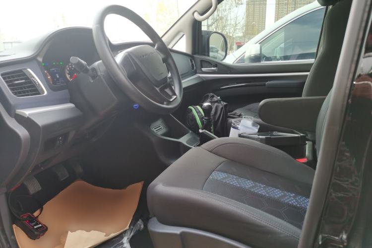 Used FORTHING Lingzhi 2023 M5L 1.6L Comfort Edition 7-Seater Left Front Seat