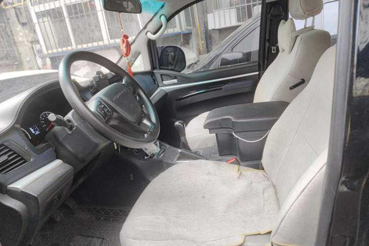 Used FORTHING Lingzhi 2023 M5L 1.6L Base Model 7 Seats Left Front Seat