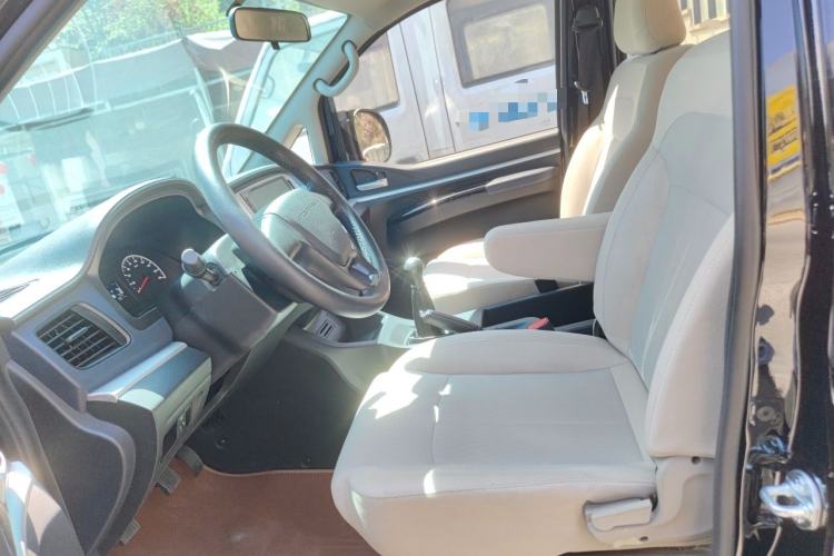Used FORTHING Lingzhi 2023 M5 1.6L Practical Model 5 Seats Left Front Seat