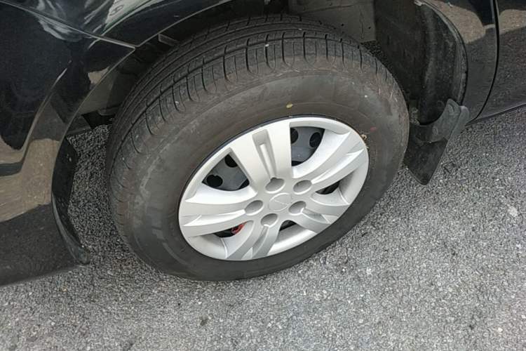 Used FORTHING Lingzhi 2023 M5 1.6L Practical Model 5 Seats Left Front Wheel Hub