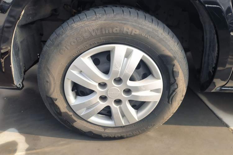 Used FORTHING Lingzhi 2023 M5L 1.6L Base Model 7 Seats Left Front Wheel Hub