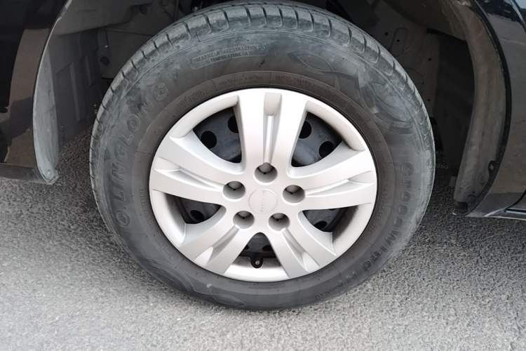 Used FORTHING Lingzhi 2023 M5L 1.6L Base Model 7 Seats Left Front Wheel Hub