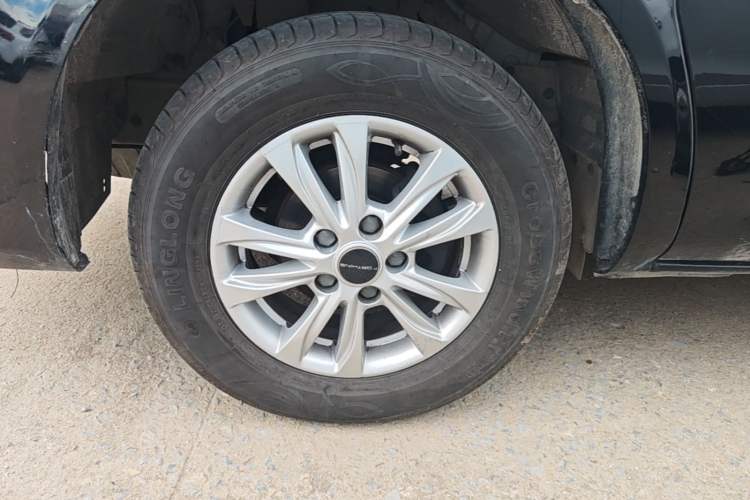 Used FORTHING Lingzhi 2023 M5L 1.6L Luxury 7-Seater Left Front Wheel Hub