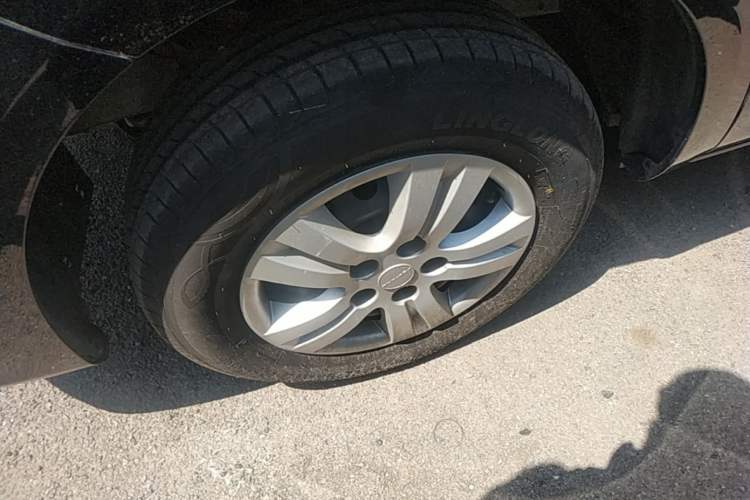 Used FORTHING Lingzhi 2023 M5L 1.6L Base Model 5 Seats Left Front Wheel Hub