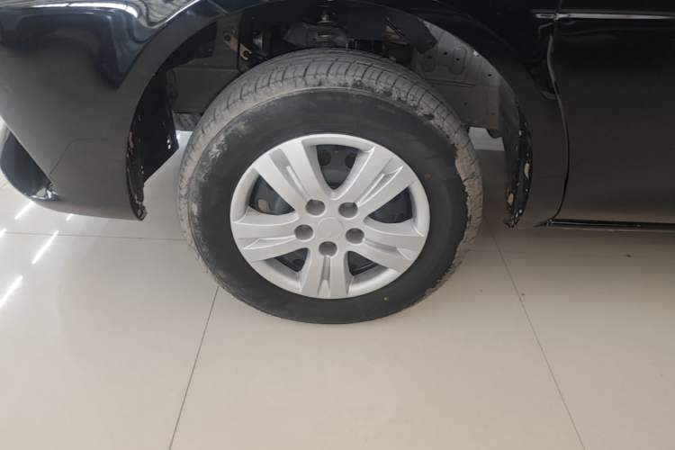 Used FORTHING Lingzhi 2023 M5 1.6L Utility Model 7 Seats Left Front Wheel Hub