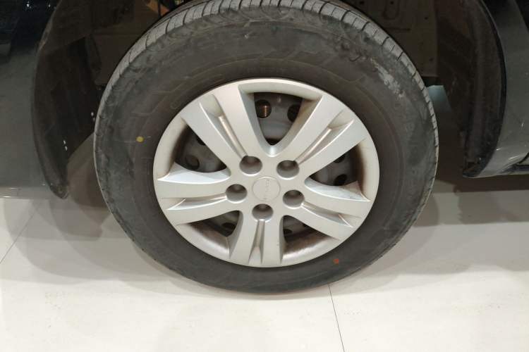 Used FORTHING Lingzhi 2023 M5L 1.6L Base Model 7 Seats Left Front Wheel Hub