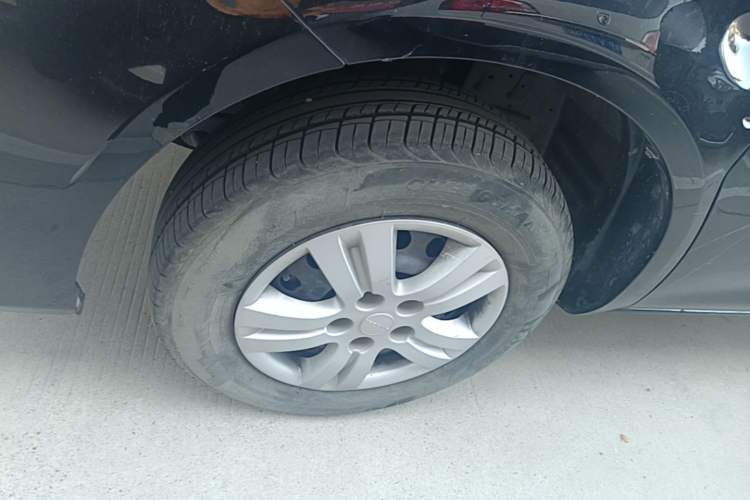 Used FORTHING Lingzhi 2023 M5L 1.6L Base Model 7 Seats Left Front Wheel Hub