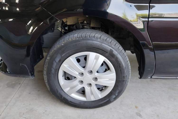 Used FORTHING Lingzhi 2023 M5L 1.6L Base Model 7 Seats Left Front Wheel Hub