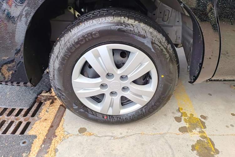 Used FORTHING Lingzhi 2023 M5L 1.6L Base Model 5 Seats Left Front Wheel Hub