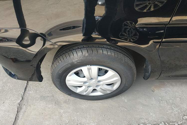 Used FORTHING Lingzhi 2023 M5L 1.6L Base Model 7 Seats Left Front Wheel Hub