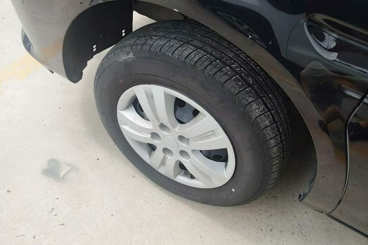 Used FORTHING Lingzhi 2023 M5 1.6L Practical Model 5 Seats Left Front Wheel Hub