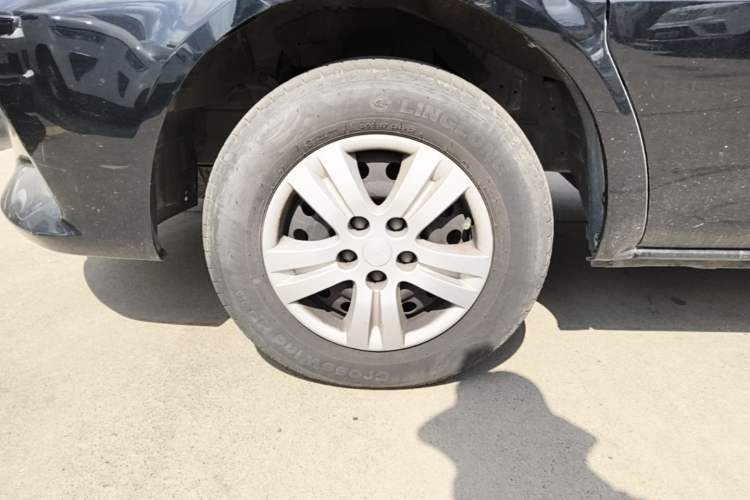 Used FORTHING Lingzhi 2023 M5L 1.6L Base Model 7 Seats Left Front Wheel Hub