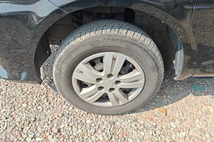 Used FORTHING Lingzhi 2023 M5L 1.6L Comfort 9-Seater Left Front Wheel Hub