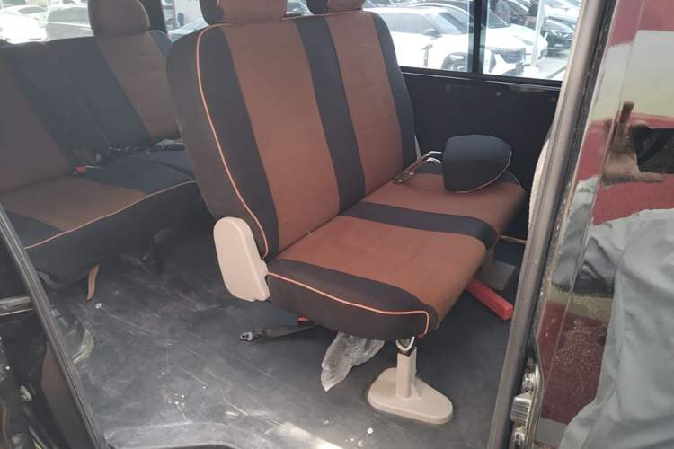 Used FORTHING Lingzhi 2023 M5L 1.6L Base Model 7 Seats Left Rear Seat