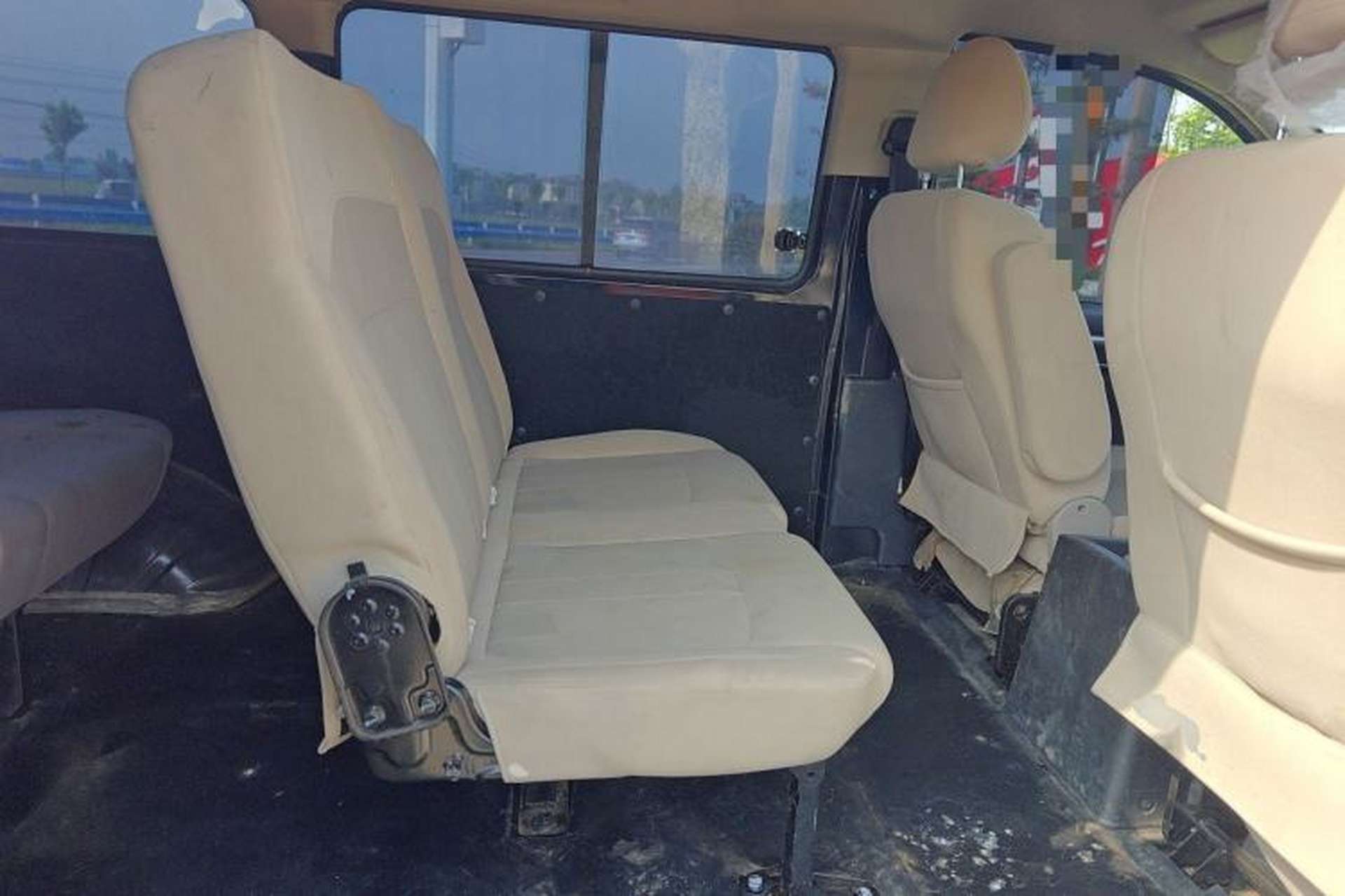 Used FORTHING Lingzhi 2023 M5L 1.6L Base Model 7 Seats Left Rear Seat