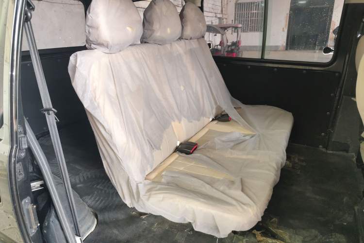 Used FORTHING Lingzhi 2023 M5 1.6L Practical Model 5 Seats Left Rear Seat