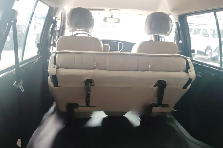 Used FORTHING Lingzhi 2023 M5 1.6L Practical Model 5 Seats Left Rear Seat
