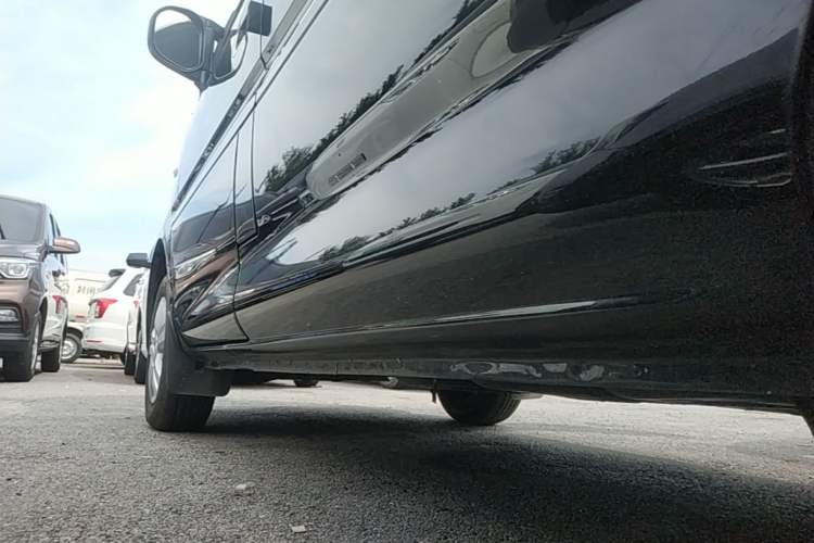 Used FORTHING Lingzhi 2023 M5 1.6L Practical Model 5 Seats Left Side Sill