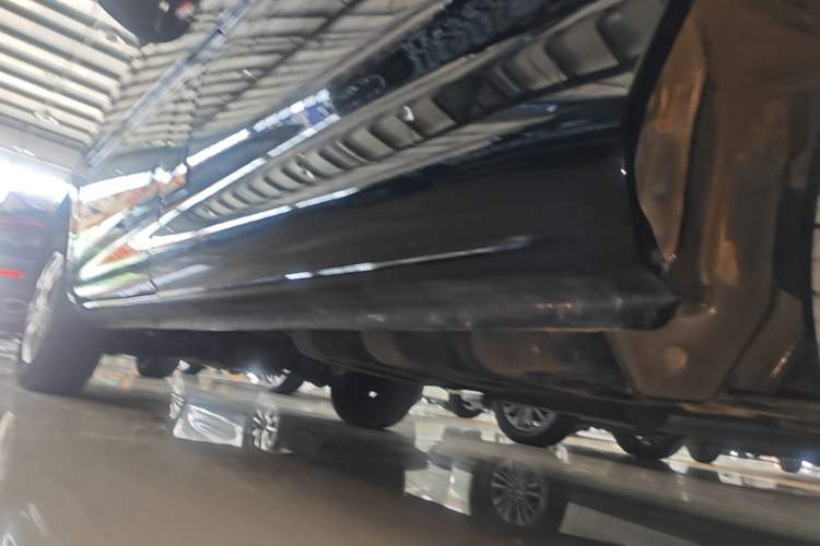 Used FORTHING Lingzhi 2023 M5 1.6L Utility Model 7 Seats Left Side Sill