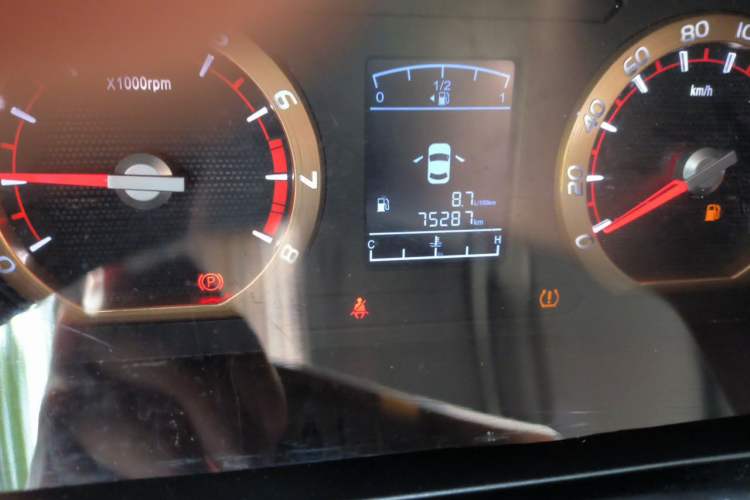 Used FORTHING Lingzhi 2023 M5L 1.6L Comfort 9-Seater Odometer Close Up