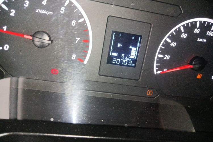 Used FORTHING Lingzhi 2023 M5L 1.6L Base Model 7 Seats Odometer Close Up