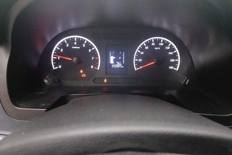 Used FORTHING Lingzhi 2023 M5L 1.6L Base Model 5 Seats Odometer Close Up