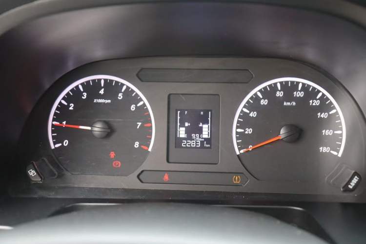 Used FORTHING Lingzhi 2023 M5L 1.6L Base Model 7 Seats Odometer Close Up