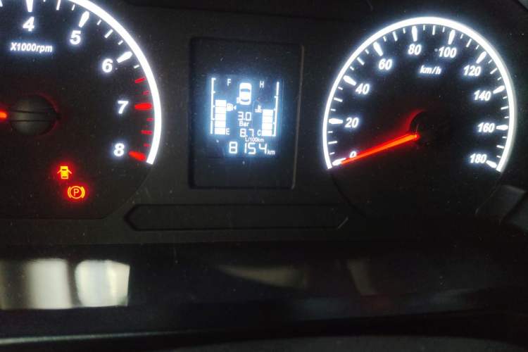 Used FORTHING Lingzhi 2023 M5L 1.6L Base Model 7 Seats Odometer Close Up
