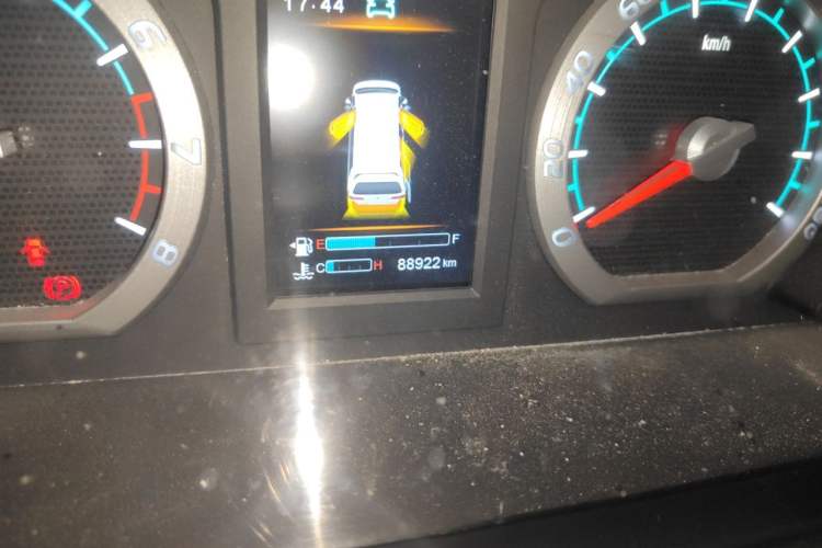 Used FORTHING Lingzhi 2023 M5L 1.6L Luxury 7-Seater Odometer Close Up