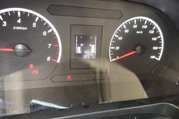 Used FORTHING Lingzhi 2023 M5 1.6L Practical Model 5 Seats Odometer Close Up