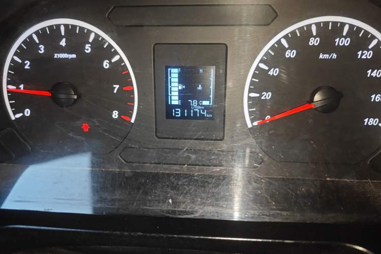 Used FORTHING Lingzhi 2023 M5L 1.6L Base Model 7 Seats Odometer Close Up