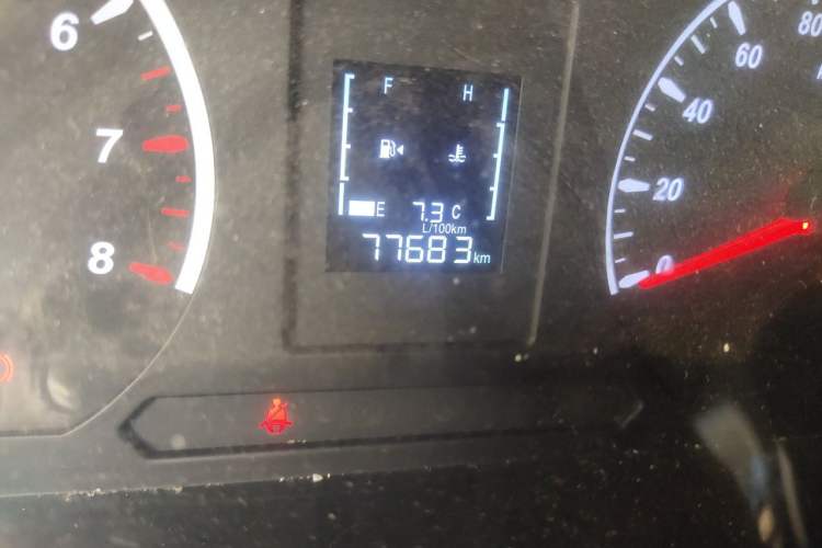 Used FORTHING Lingzhi 2023 M5L 1.6L Base Model 5 Seats Odometer Close Up