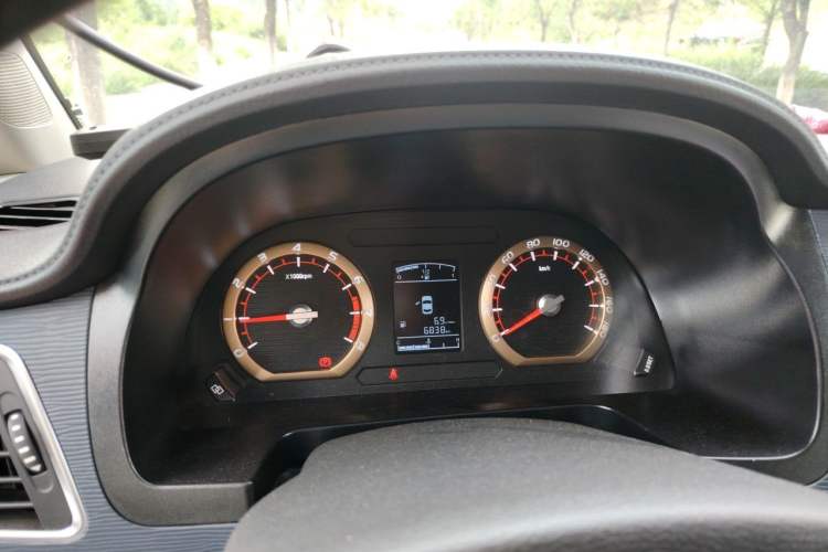Used FORTHING Lingzhi 2023 M5L 1.6L Comfort 9-Seater Odometer Close Up