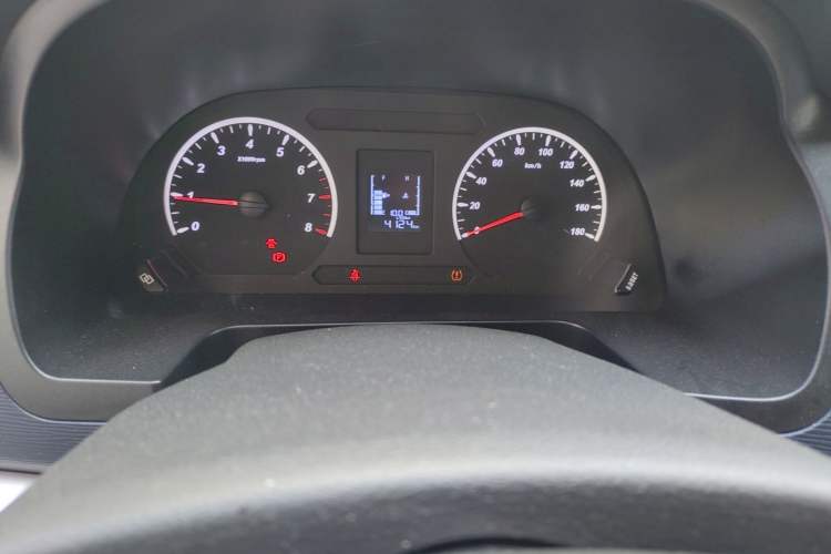 Used FORTHING Lingzhi 2023 M5L 1.6L Base Model 5 Seats Odometer Close Up