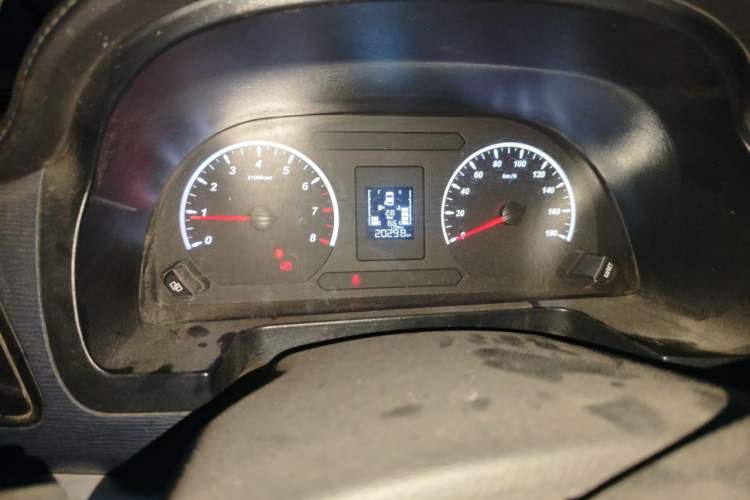 Used FORTHING Lingzhi 2023 M5 1.6L Comfort Edition 7-Seater Odometer Close Up