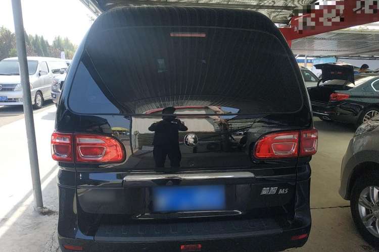 Used FORTHING Lingzhi 2023 M5L 1.6L Base Model 7 Seats Rear