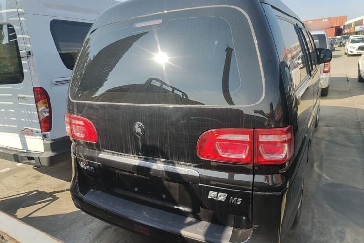 Used FORTHING Lingzhi 2023 M5L 1.6L Base Model 7 Seats Rear