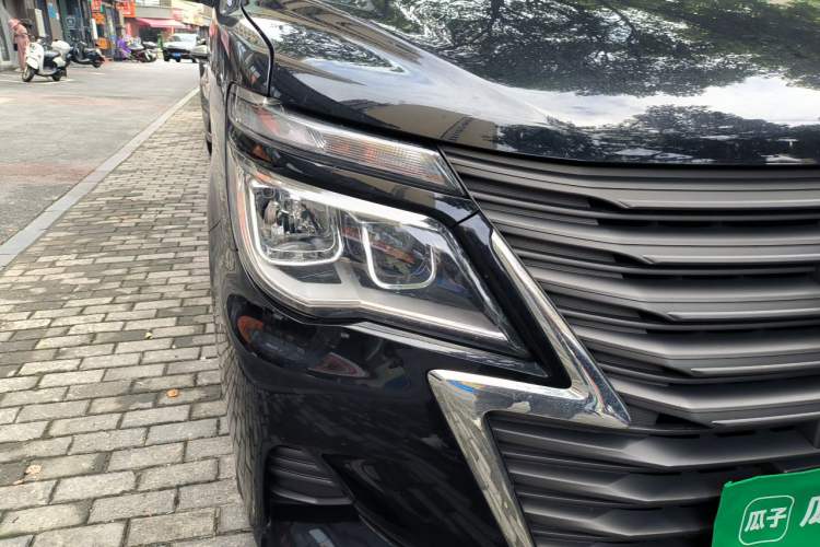 Used FORTHING Lingzhi 2023 M5L 1.6L Comfort 9-Seater Right Front Headlight